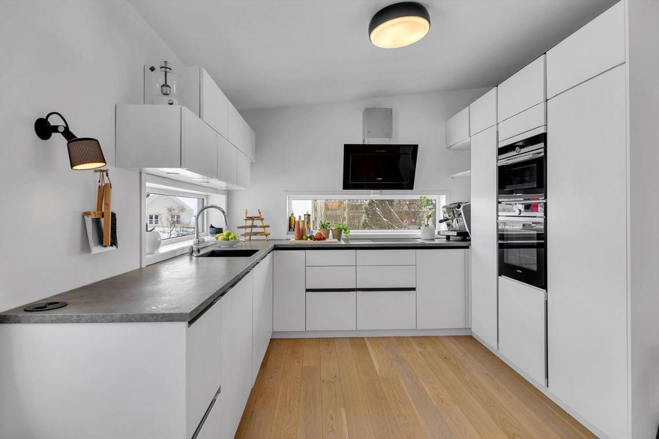 Kais Sauna, Jacuzzi, Cinema And Balcony House! Central Location ทรอมโซ ภายนอก รูปภาพ