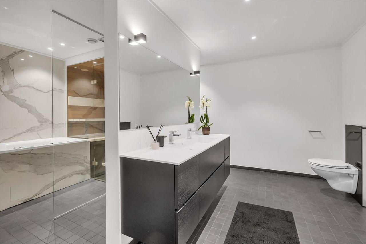 Kais Sauna, Jacuzzi, Cinema And Balcony House! Central Location ทรอมโซ ภายนอก รูปภาพ